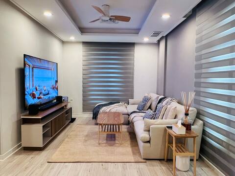 Quiet & Cozy - Top floor !  85” Sony 4K large LED