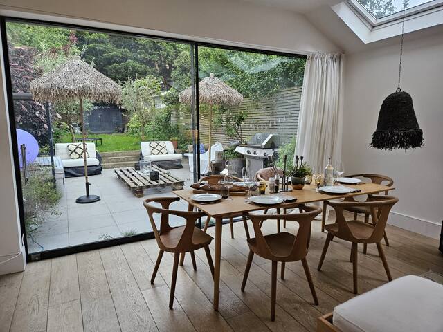 Entire flat in Greater London with large garden gallery image 4