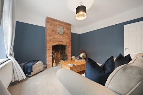 Successful Airbnb property: Picturesque Victorian Cottage. in Worcester