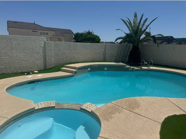 Luxury Hidden Oasis with Pool