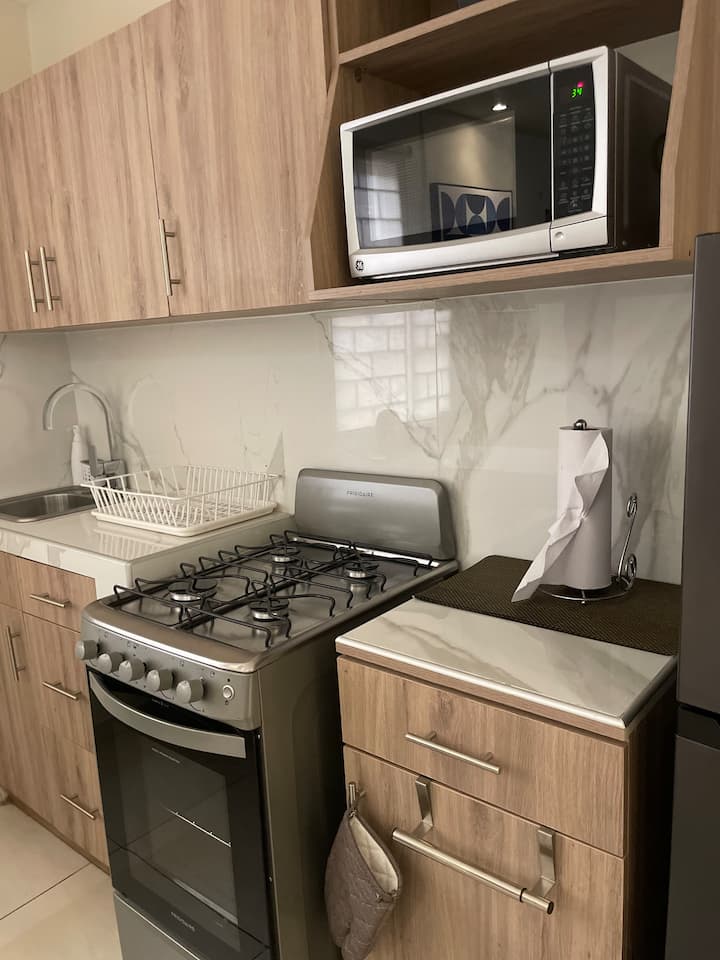 Cozy Apartment Near Estadio Cuscatlán W/ Parking - El Salvador