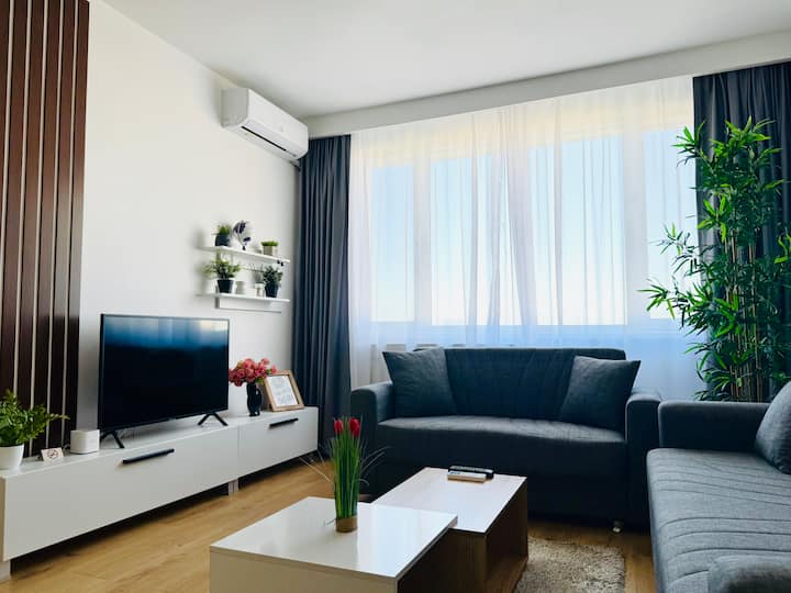 U.n.d.e. Home - Bucharest