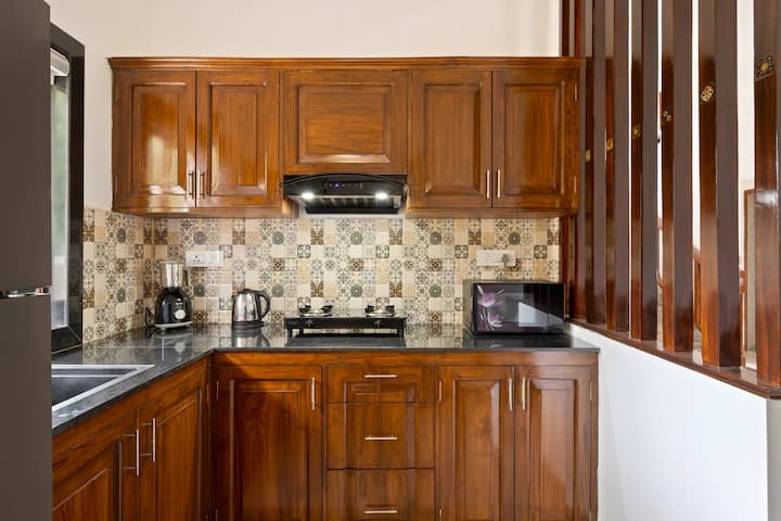 Kitchen fully equipped for routine cooking