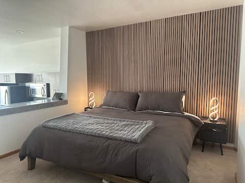 Top performing Airbnb: DTLA Skyscraper With City Views in Vernon