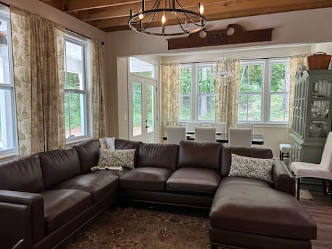 Popular Airbnb listing: Julia Pruitt Garden House on Spider Branch Creek in Jasper