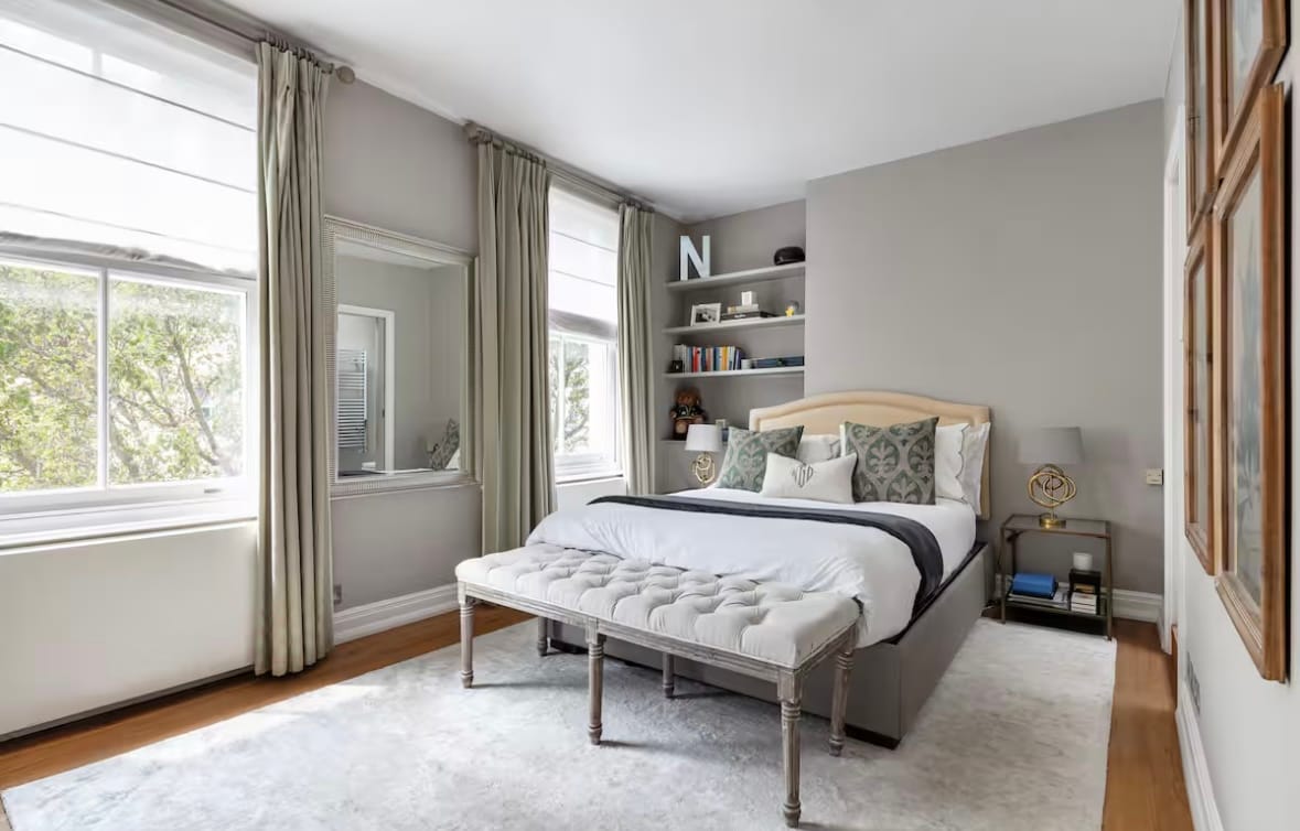 Dhomë gjumi kryesore me banjë private brenda 