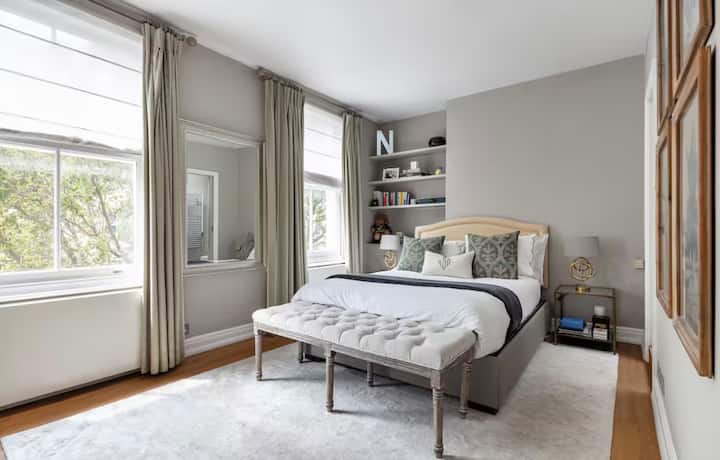 მთავარი საძინებელი საკუთარი სააბაზანოთი 