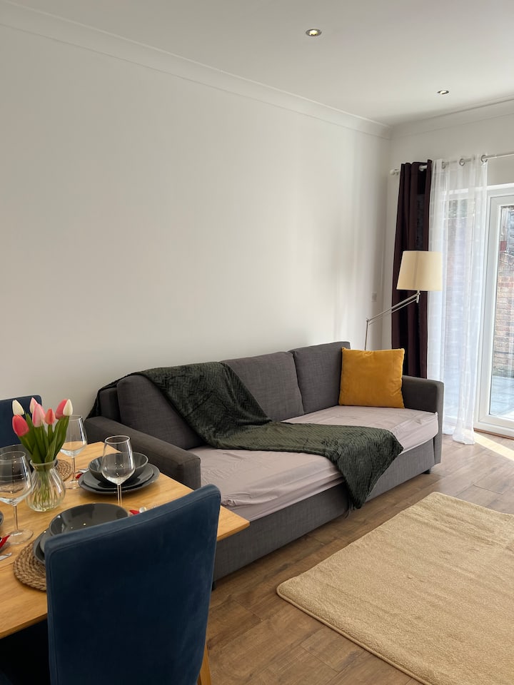 Cosy 2-bed Garden Flat Near Kings Cross & Emirates - London