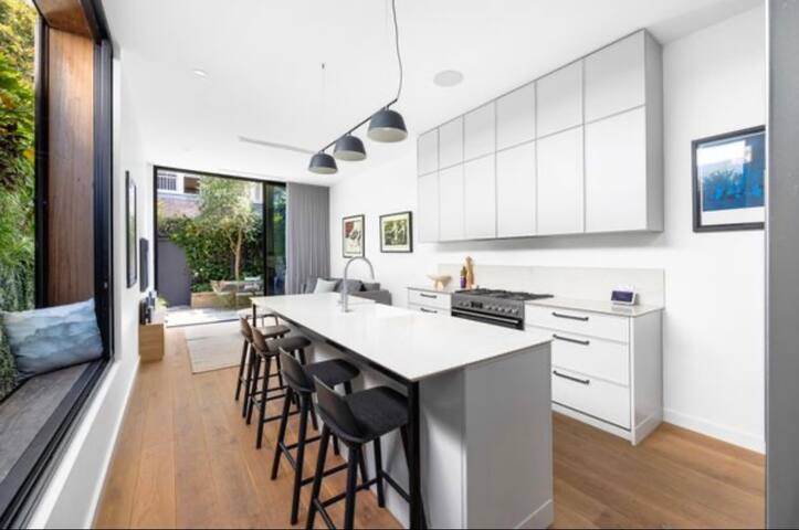 Your Bondi Retreat! gallery image 4