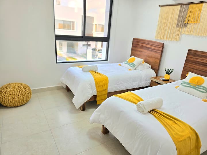 2 kreveta za 1 osobu. 
2 jednostruki krevet za jednu osobu. 