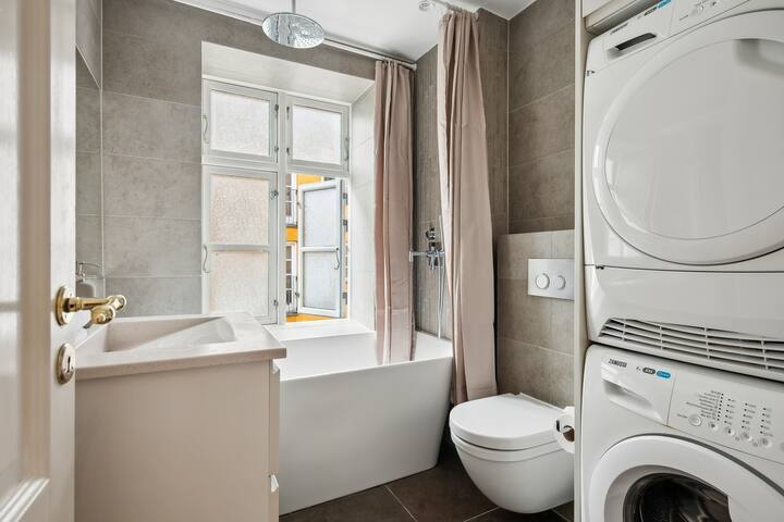 Modern City Suite in the old centre.! gallery image 5