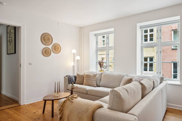 Modern City Suite in the old centre.! gallery image 2