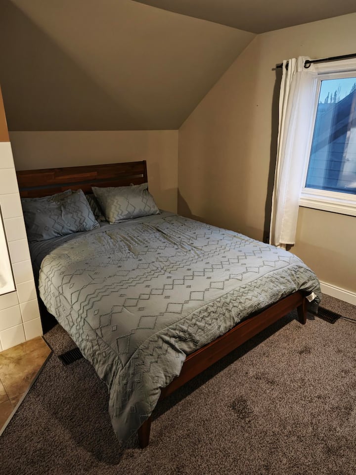 Penthouse Loft Room, Tv, Mini Fridge, Microwave - St. Albert
