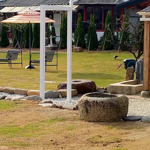 [Kikiya Art Stay] A beautiful and peaceful sensibility private house with a 1,650m2 garden in front 