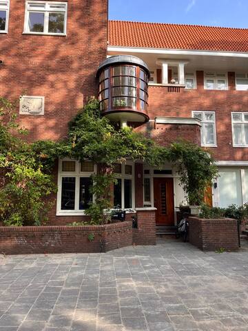 Luxurious 4 bedroom family house gallery image 2