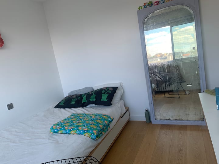 غرفة نوم 2، سرير مزدوج، شمس في وقت متأخر من النهار، ستائر