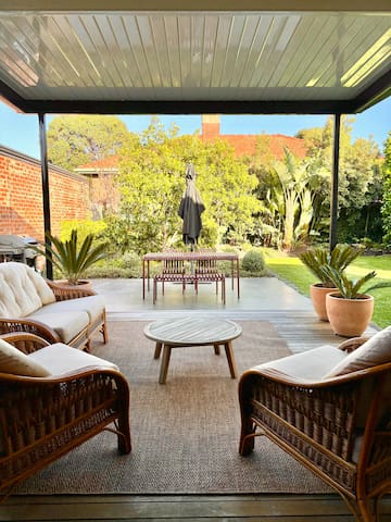 Renovated 3BR Bungalow, Near Train & Market