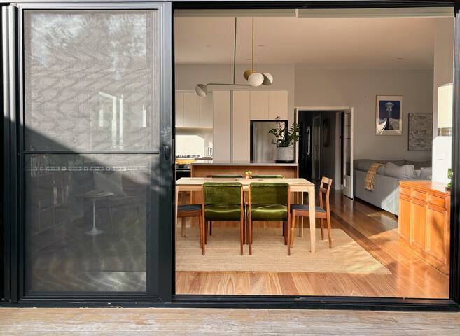 Renovated 3BR Bungalow, Near Train & Market gallery image 5