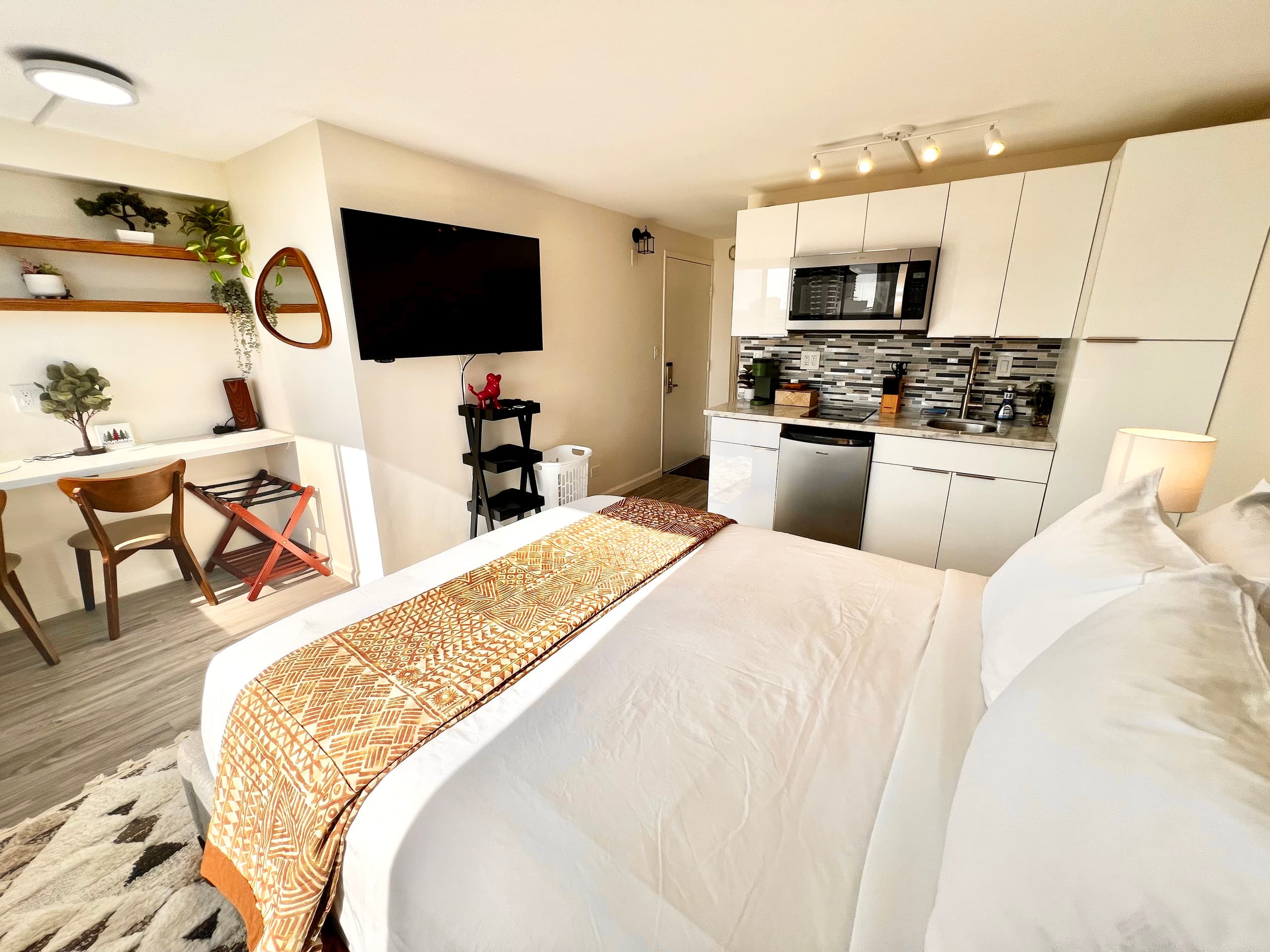 Condo in Honolulu · ★4.92 · 1 bedroom · 1 bed · 1 bath - Image 7
