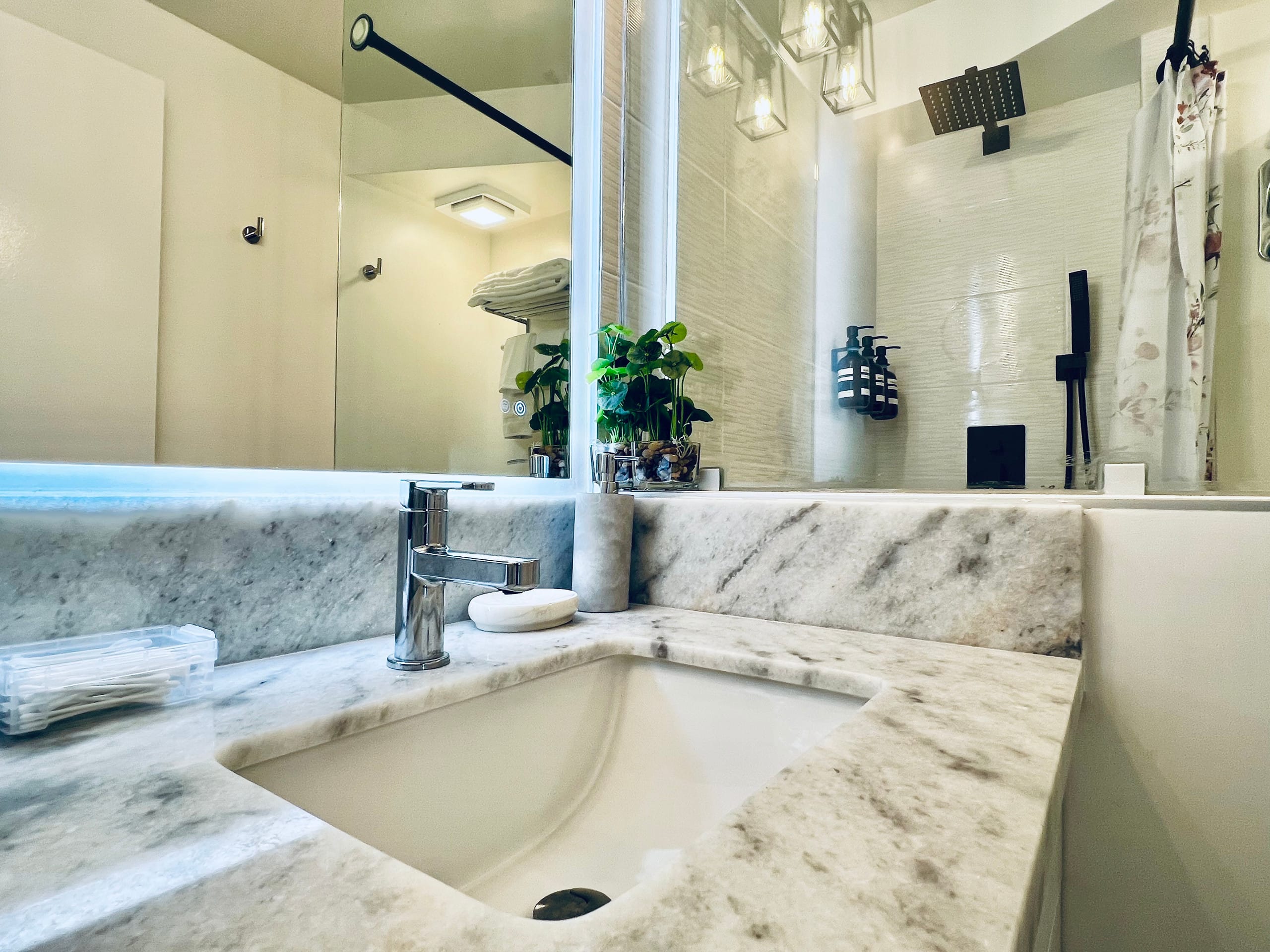 Condo in Honolulu · ★4.92 · 1 bedroom · 1 bed · 1 bath - Image 10