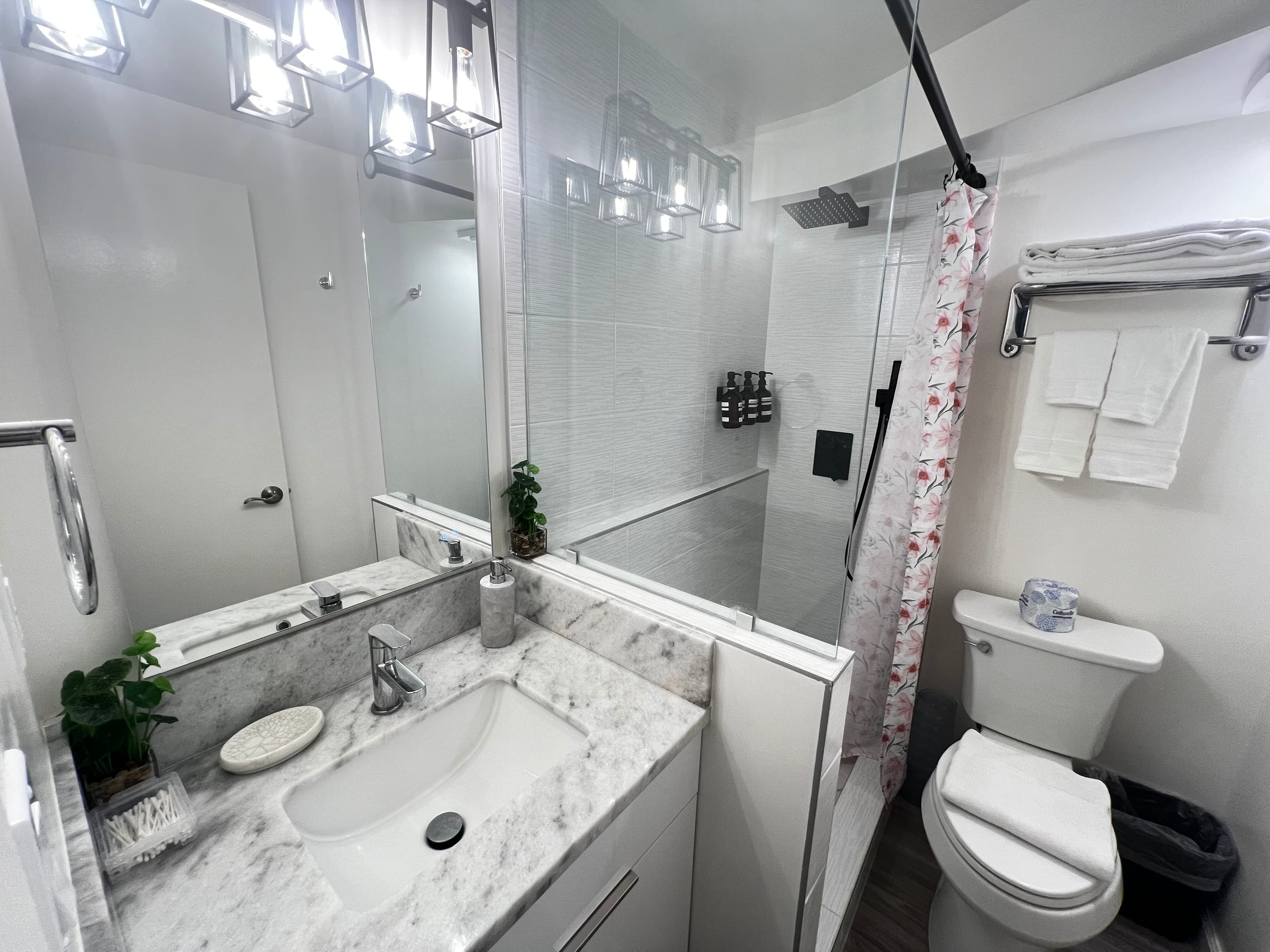 Condo in Honolulu · ★4.92 · 1 bedroom · 1 bed · 1 bath - Image 11