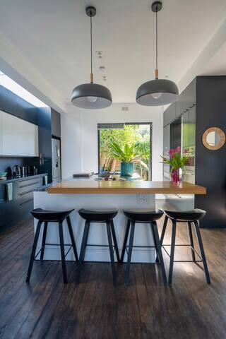 The artist‘s retreat on Kloofstreet (Pool & Views) gallery image 5