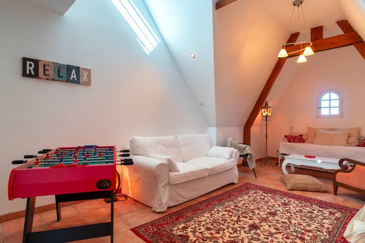Sala con futbolín