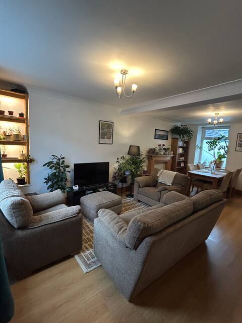 2 Bedroom Cosy Terraced Home - Trallwn, Pontypridd