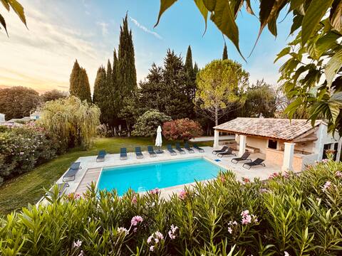 Luxurious Provence Village Haven in les Alpilles