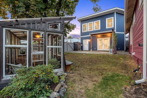 The Blue House in Cumby