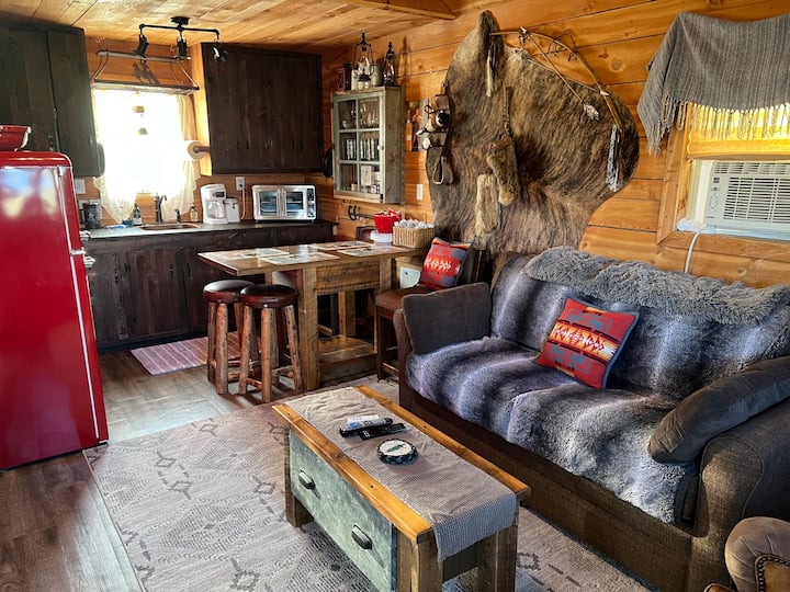 Littlefoot Cabin - Ennis
Cabin Getaway - Montana