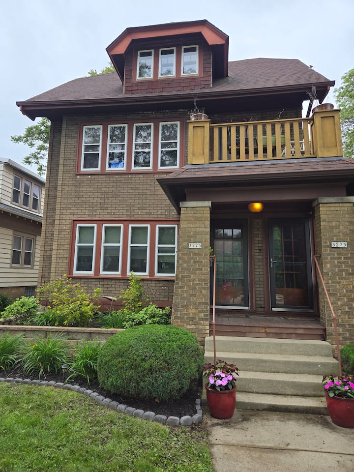 Classic Riverwest 2 Bedroom - Milwaukee, WI