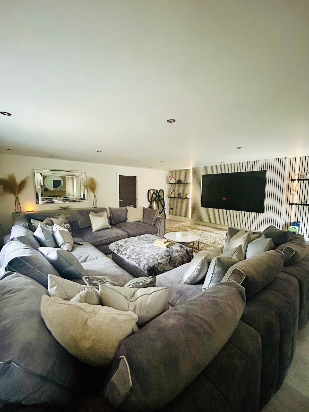 Successful Airbnb property: Private gated luxury. Outdoor/enclosed heated pool in Lancashire