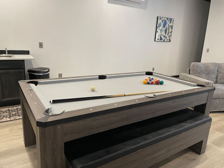Food Truck Court Bnb W/breakfast & Pool Table - Carlsbad, NM