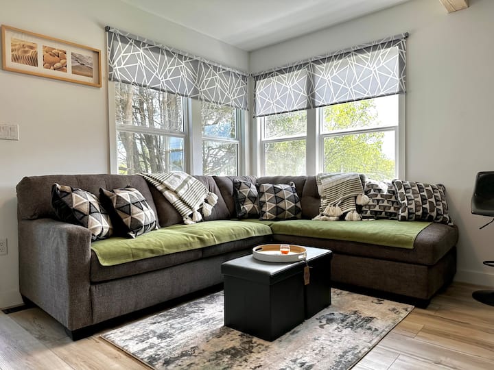 Bright And Compact Urban Nook! Near Hospital & Lu! - Thunder Bay