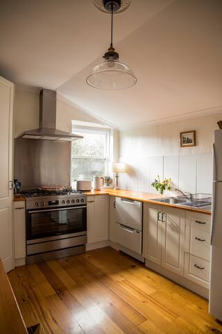 Perfect for groups & families gateway to Tasmania gallery image 5