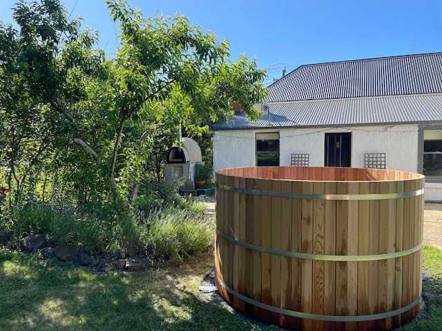 Perfect for groups & families gateway to Tasmania