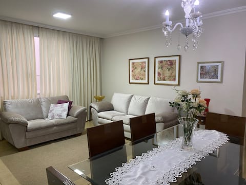 Imóvel de sucesso: Apartment in front of Parque do Ingá em Maringá