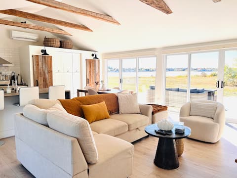 Waterfront Cottage "The Dream" w/ hot tub