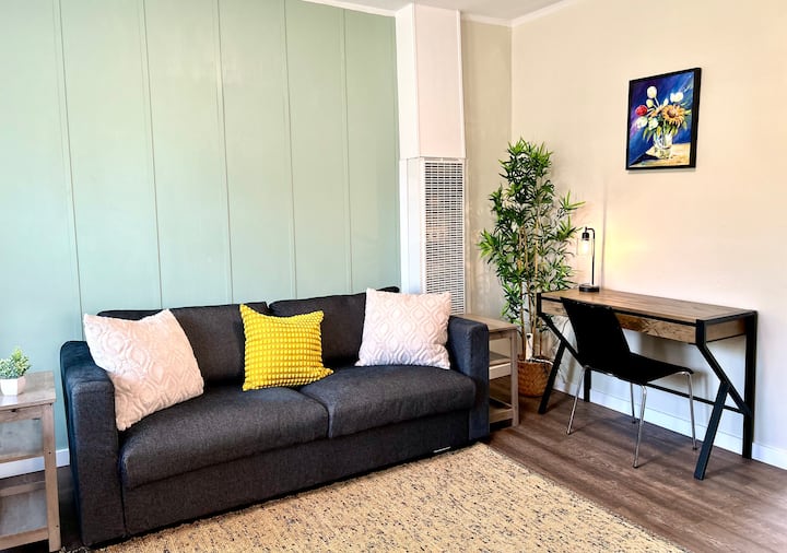 Соберете се во дневната соба и уживајте во незаборавни моменти со пријателите и семејството.