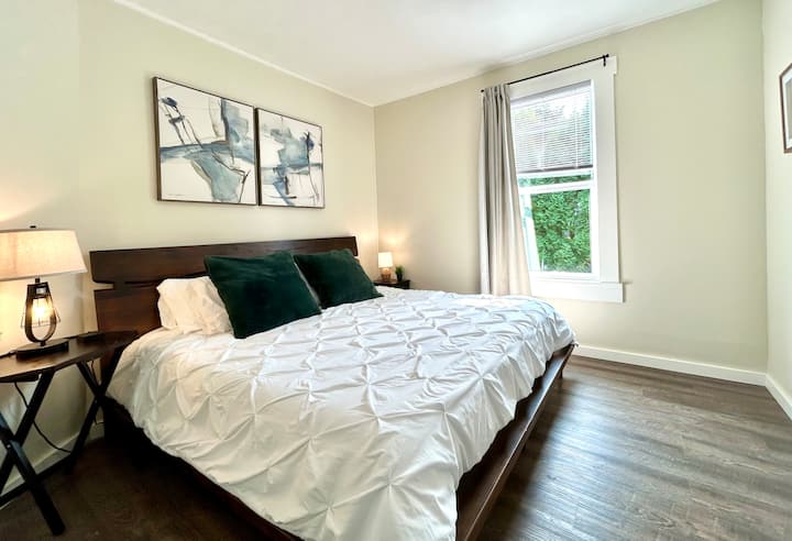 Спијте како член на кралското семејство на брачен кревет