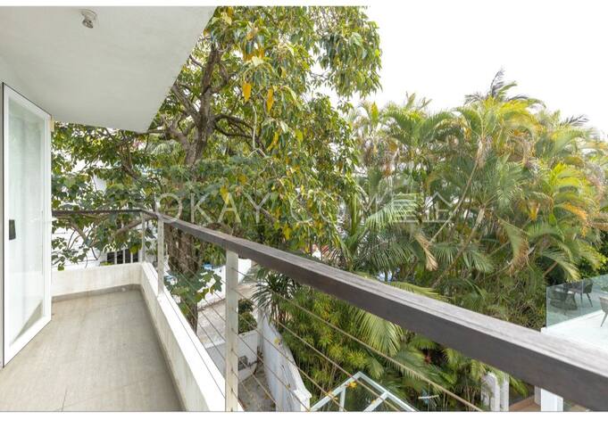 Modern family house gallery image 3