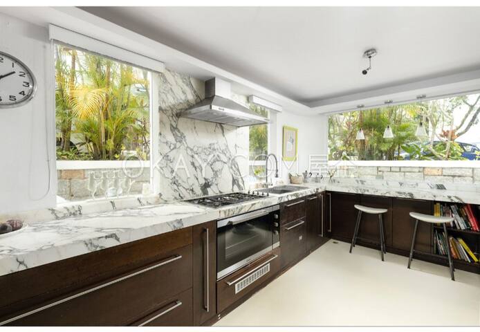 Modern family house gallery image 4