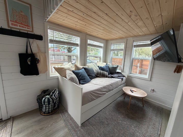 Beaverton Vintage Tiny Home - Beaverton, OR