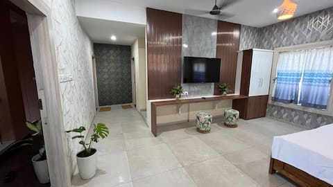 Niraja Niwas,2BHK,AC,WIFI,washing ma work station