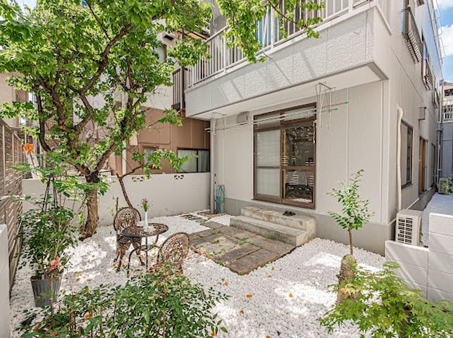 2 Stories House with Garden/Max for 15 -KT0413