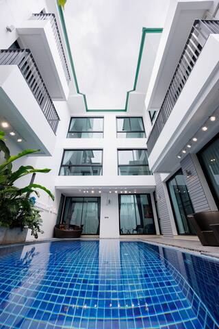 曼谷市中心七卧室独栋豪华泳池别墅 gallery image 2