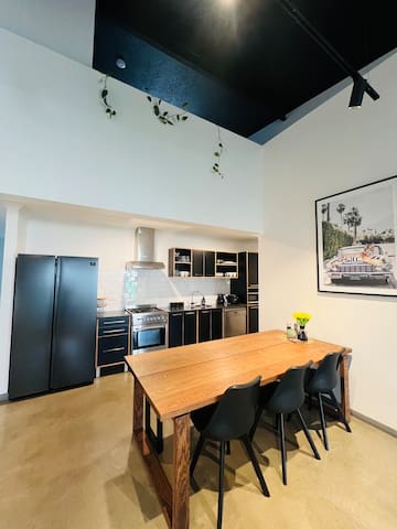 Stylish Modern Townhouse~Near Bunbury