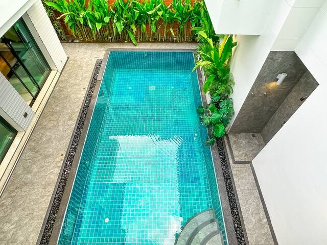 【海天盛筵9】曼谷市中心七卧室独栋泳池别墅 gallery image 2