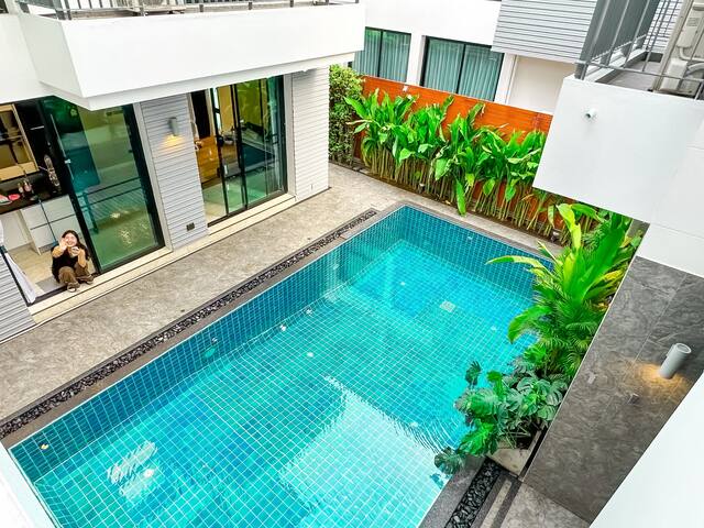 【海天盛筵9】曼谷市中心七卧室独栋泳池别墅 gallery image 3